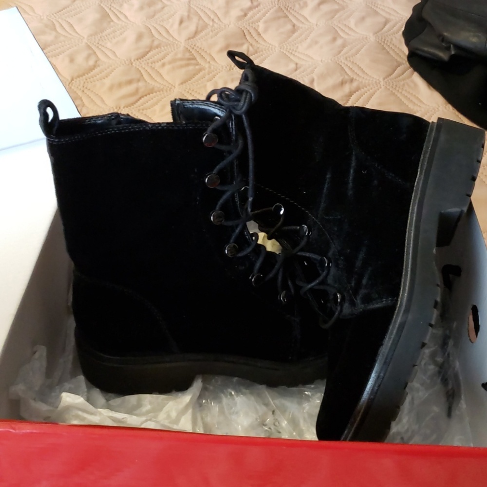 Guess velvet Boots